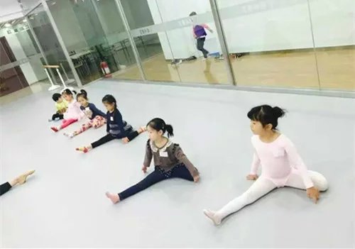 我國(guó)青少年普遍缺乏運(yùn)動(dòng) 舞臺(tái)地板帶來更多舞動(dòng)樂趣