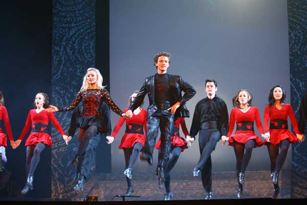 舞蹈演出場(chǎng)所舞蹈地膠的特殊性能和施工特點(diǎn)