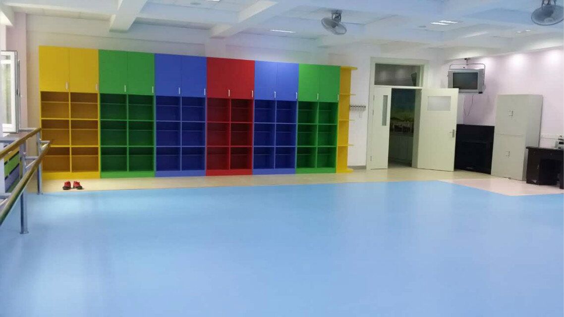 緊接昨天冬季鋪設舞蹈地膠注意事項