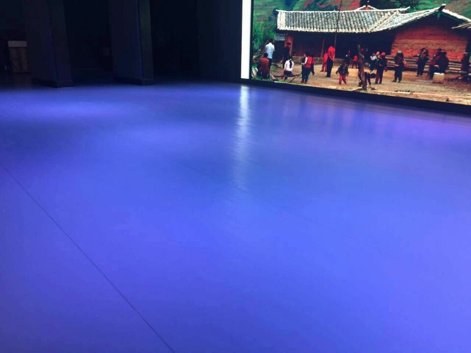 四川西昌學院舞臺地膠鋪設案例